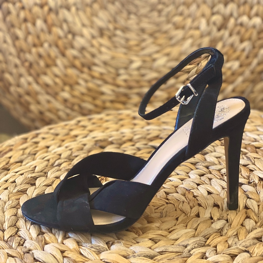 Vince Camuto Jenika Knotted Sandals Heels Strap Black 8.5 Super sexy!